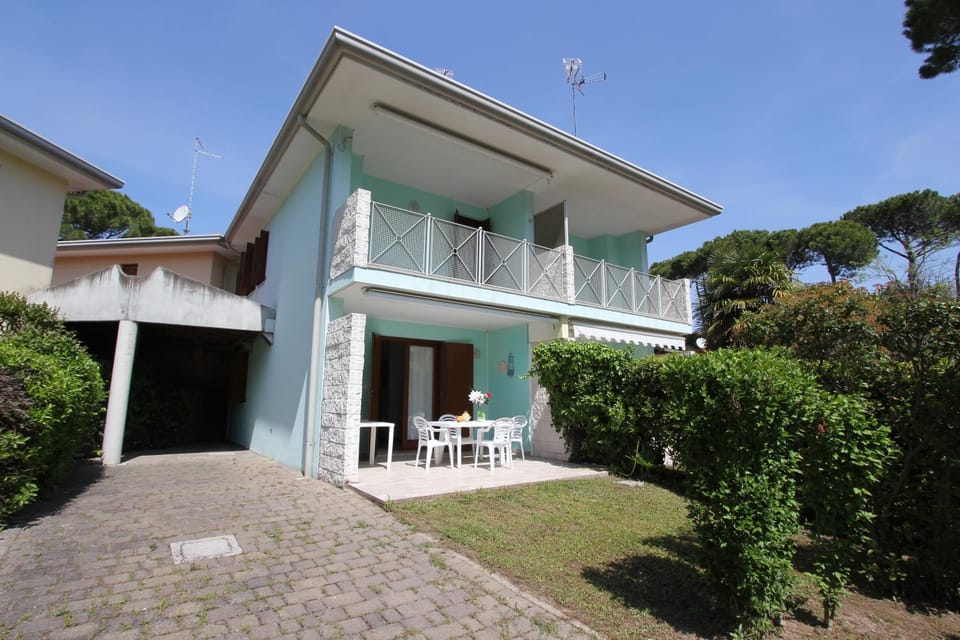 Property building, Facade/entrance, Garden view