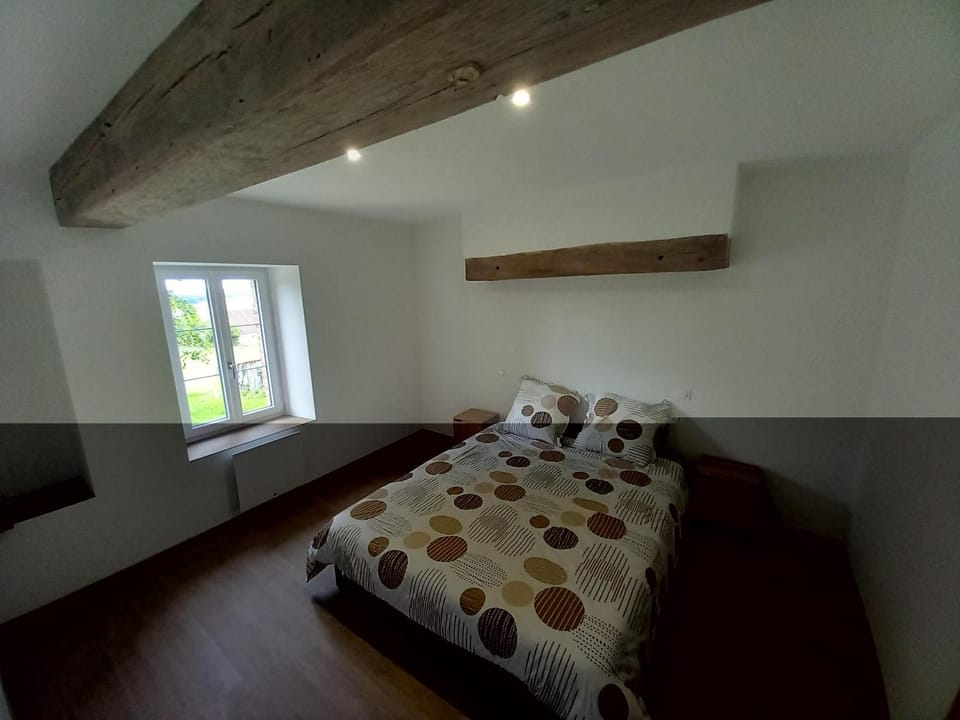 Maison de campagne rénovée avec terrasse, 3 chambres et équipement moderne, au cœur des collines du Perche - FR-1-410-447 House in Pays de la Loire