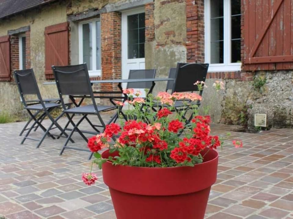 Maison de campagne rénovée avec terrasse, 3 chambres et équipement moderne, au cœur des collines du Perche - FR-1-410-447 House in Pays de la Loire