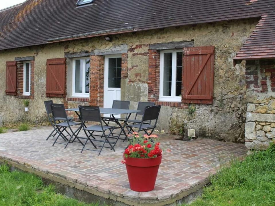 Maison de campagne rénovée avec terrasse, 3 chambres et équipement moderne, au cœur des collines du Perche - FR-1-410-447 House in Pays de la Loire