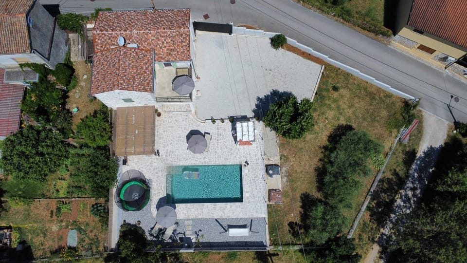 Bird's eye view, Pool view, Swimming pool, Parking