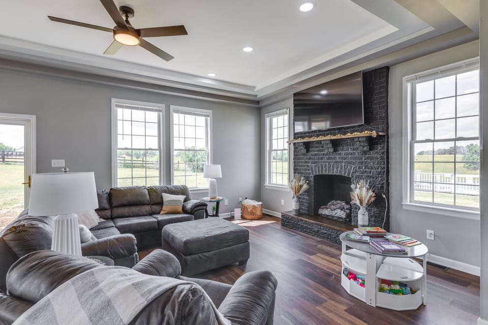 Sprawling Kentucky Getaway with Pool and Hot Tub! House in Ohio