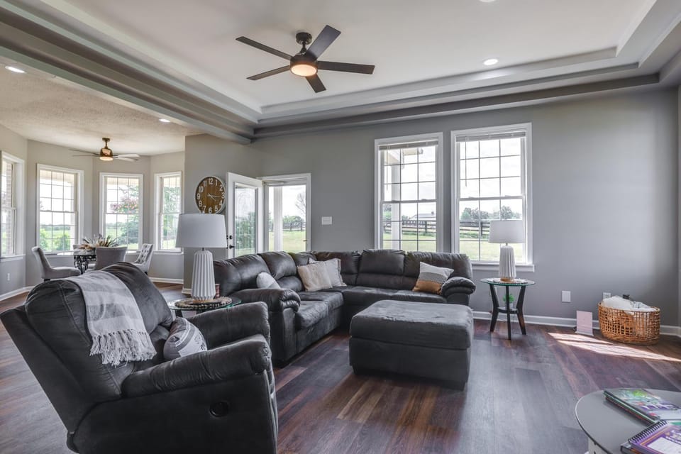 Sprawling Kentucky Getaway with Pool and Hot Tub! House in Ohio