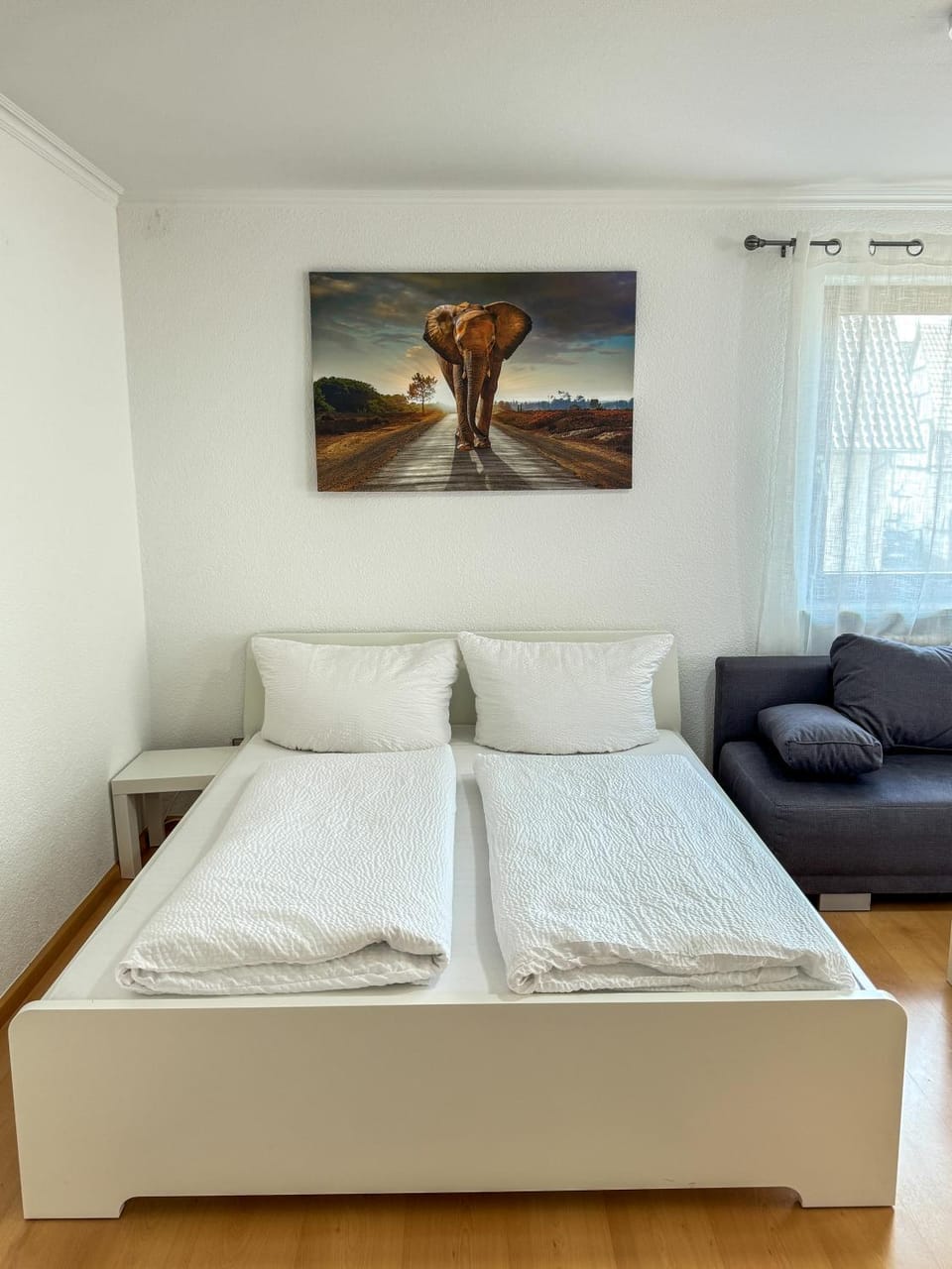 Bed, Photo of the whole room, Seating area, Bedroom