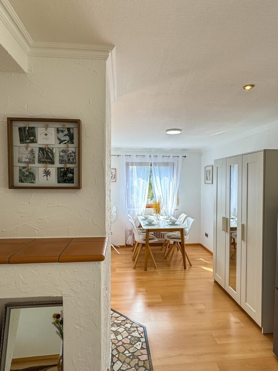 Living room, Seating area, Dining area, wardrobe