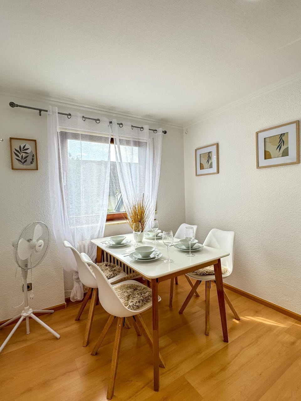 View (from property/room), Seating area, Dining area