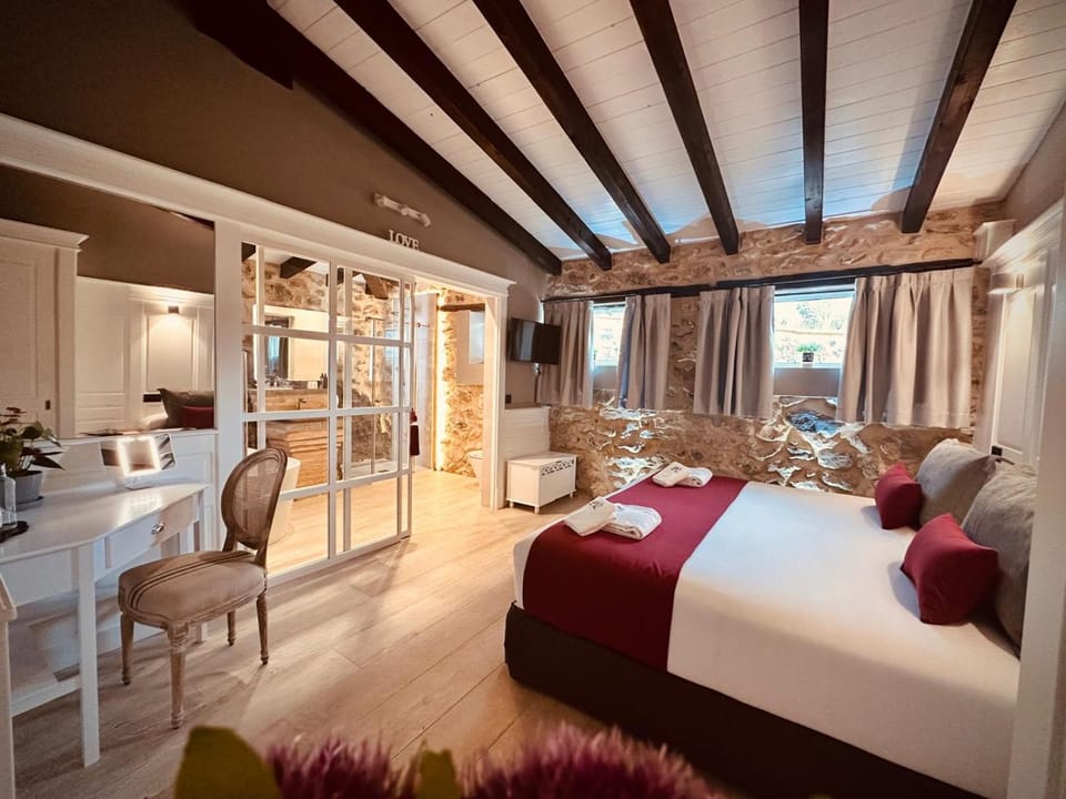 Shower, Photo of the whole room, Bedroom, Bath