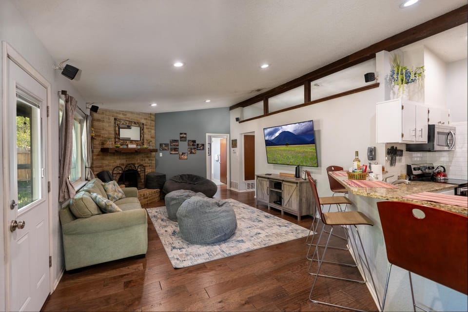 Communal lounge/ TV room, TV and multimedia, Living room