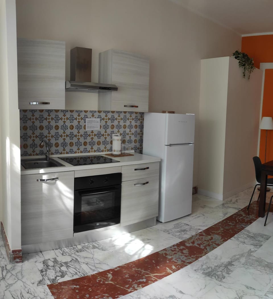 Kitchen or kitchenette, Breakfast, oven, stove