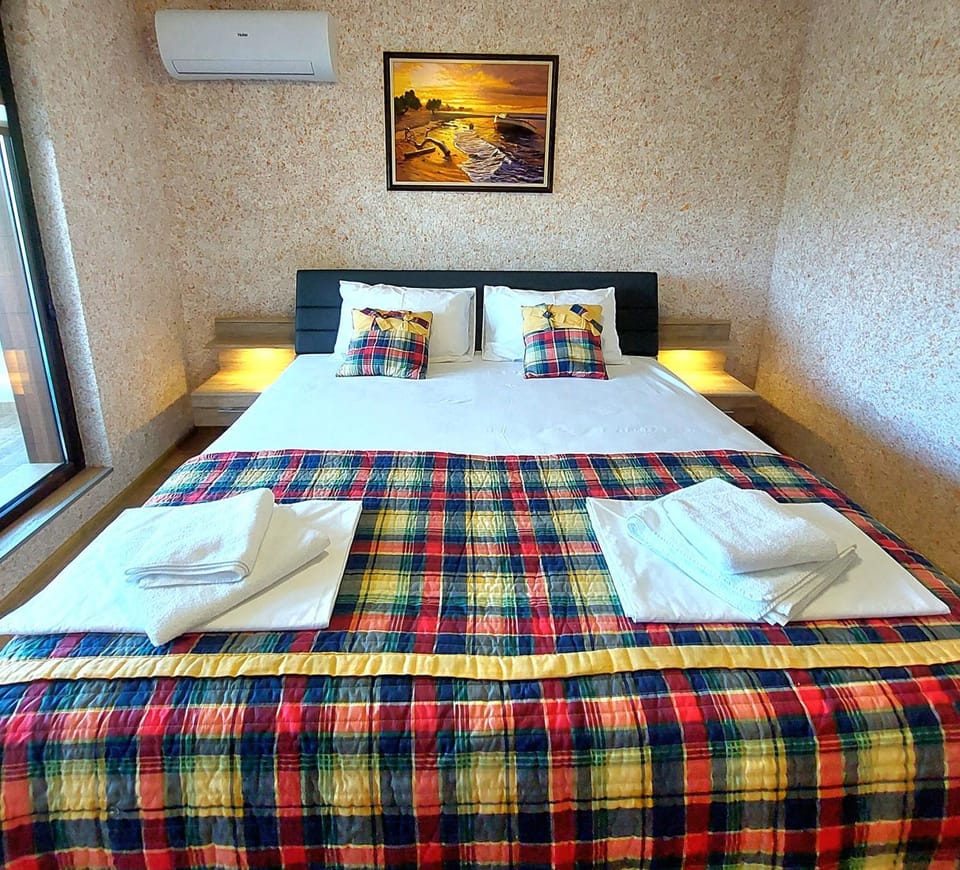 Bed, Bedroom, towels, air conditioner