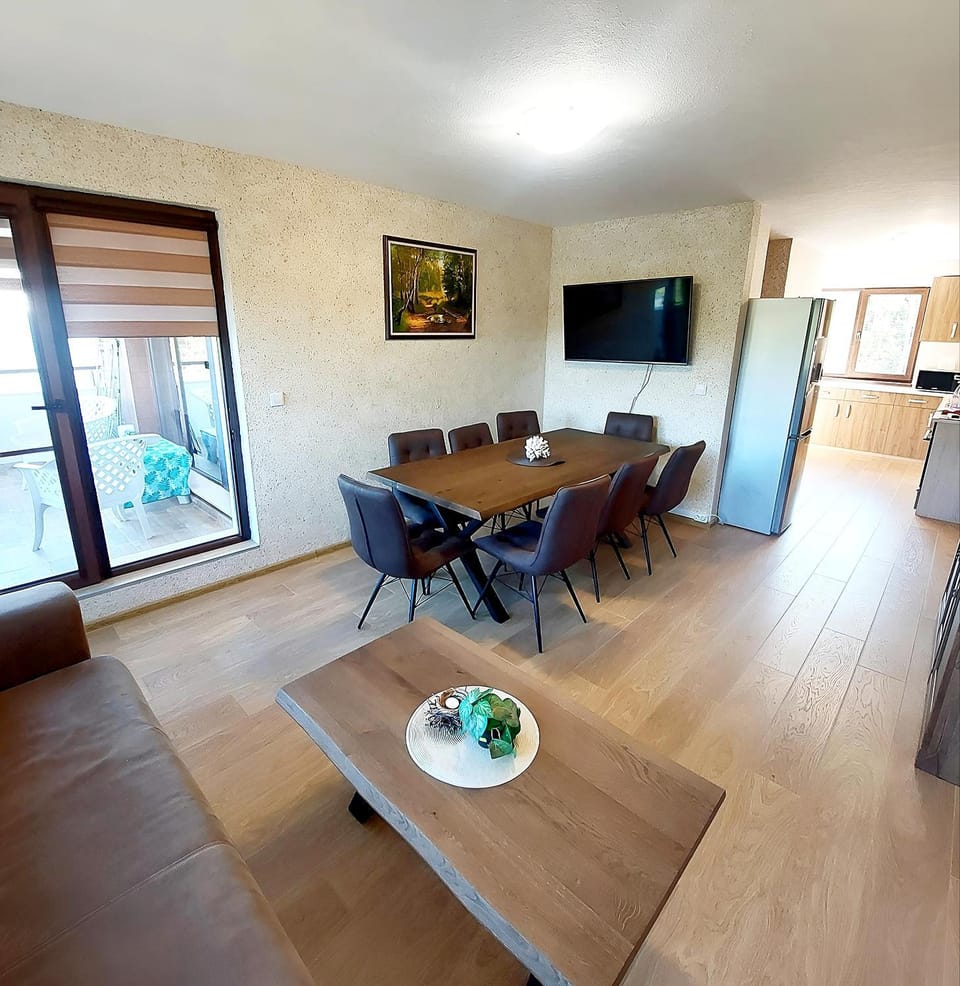 TV and multimedia, Living room, Dining area