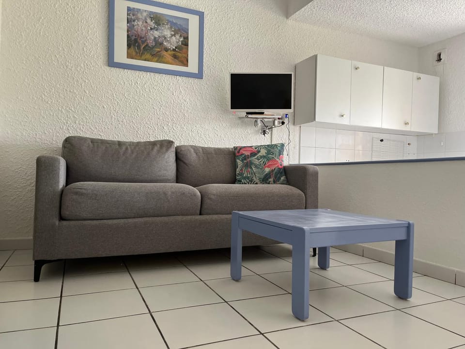 TV and multimedia, Kitchen or kitchenette, Living room