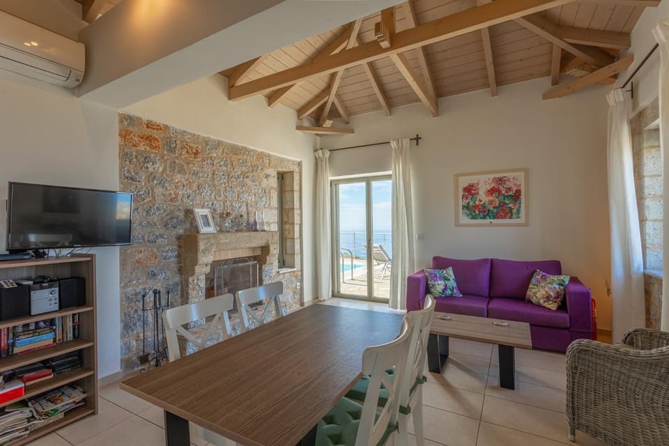 IRIS, Luxury Stone Villa in Stoupa with Private Infinity Pool, BBQ and Amazing Sea View Villa in Messenia