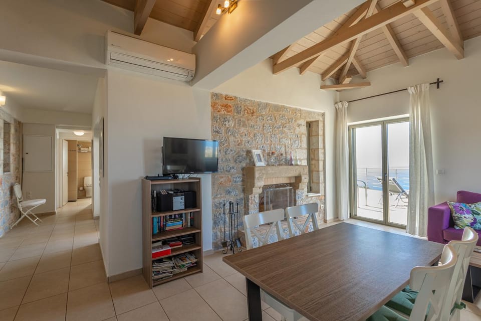 IRIS, Luxury Stone Villa in Stoupa with Private Infinity Pool, BBQ and Amazing Sea View Villa in Messenia
