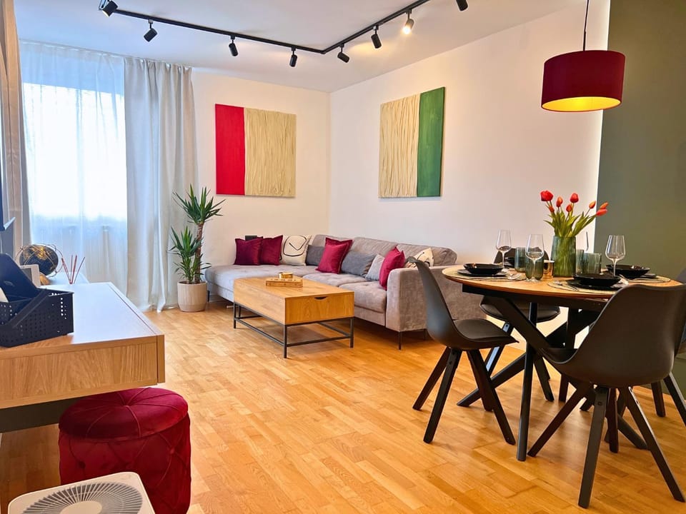 Living room, Photo of the whole room, Seating area, Dining area