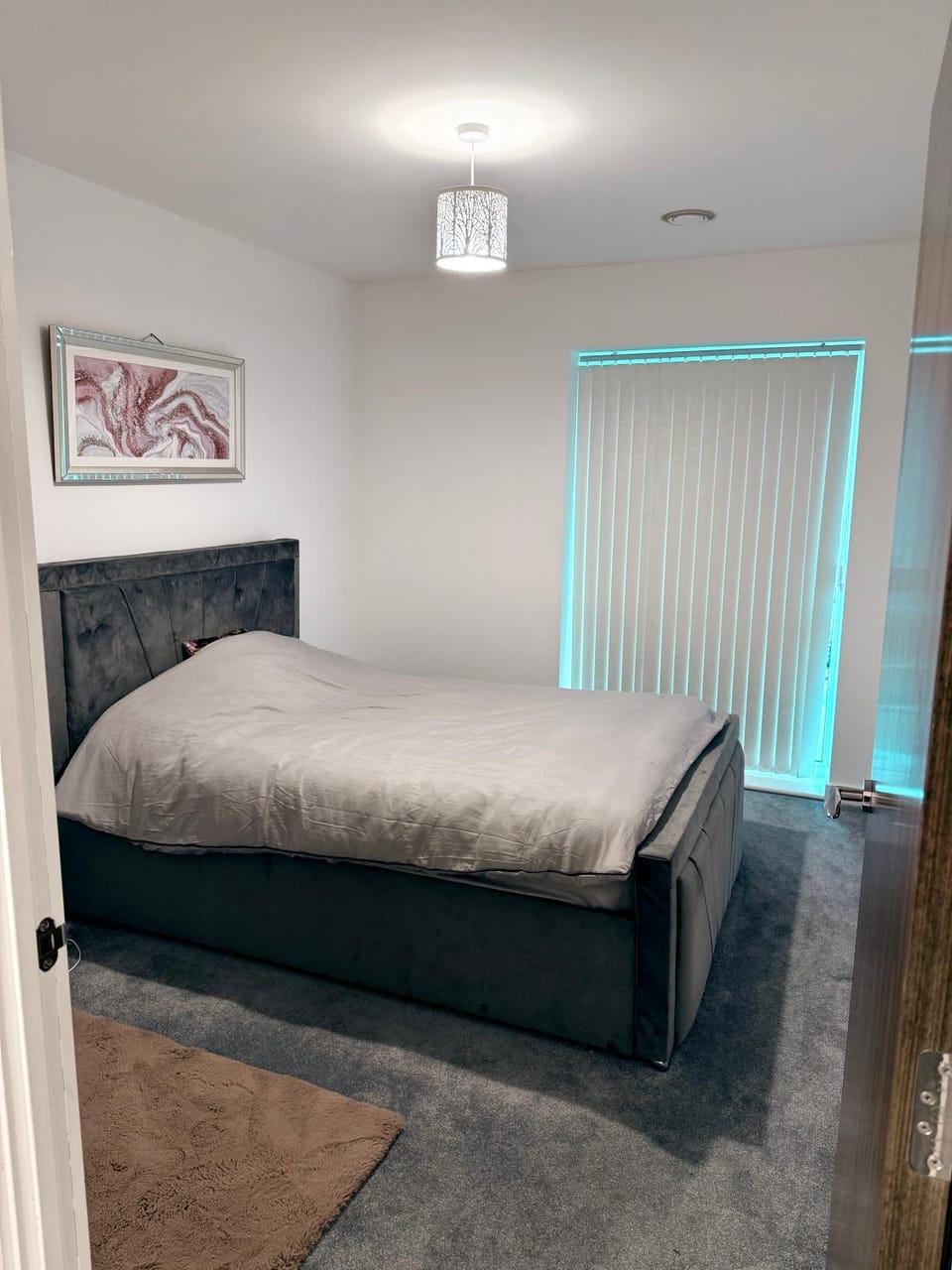 Photo of the whole room, Bedroom
