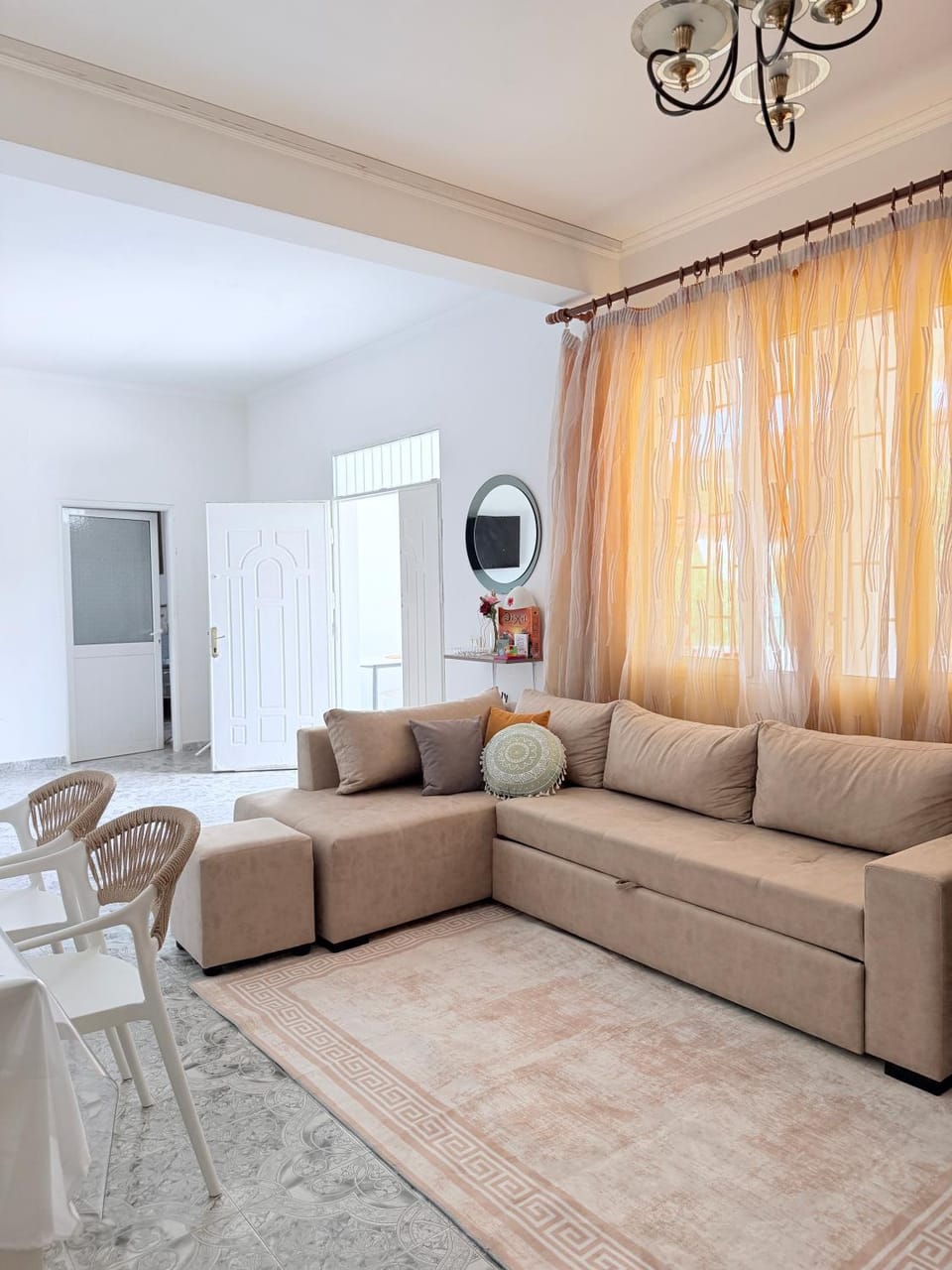 Villa Dora Vlore - Spacious Villa 3 Bedrooms 3 Baths, Private Parking, Beach 10 min Vacation rental in Vlorë