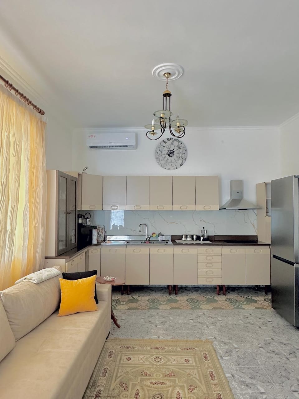 Kitchen or kitchenette, Seating area, stove, air conditioner