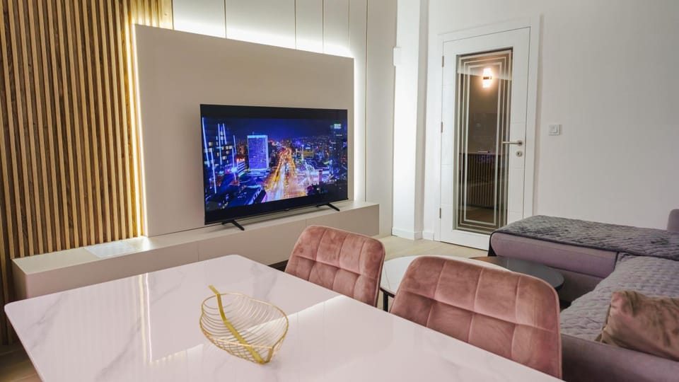 Communal lounge/ TV room, TV and multimedia, Living room, Seating area