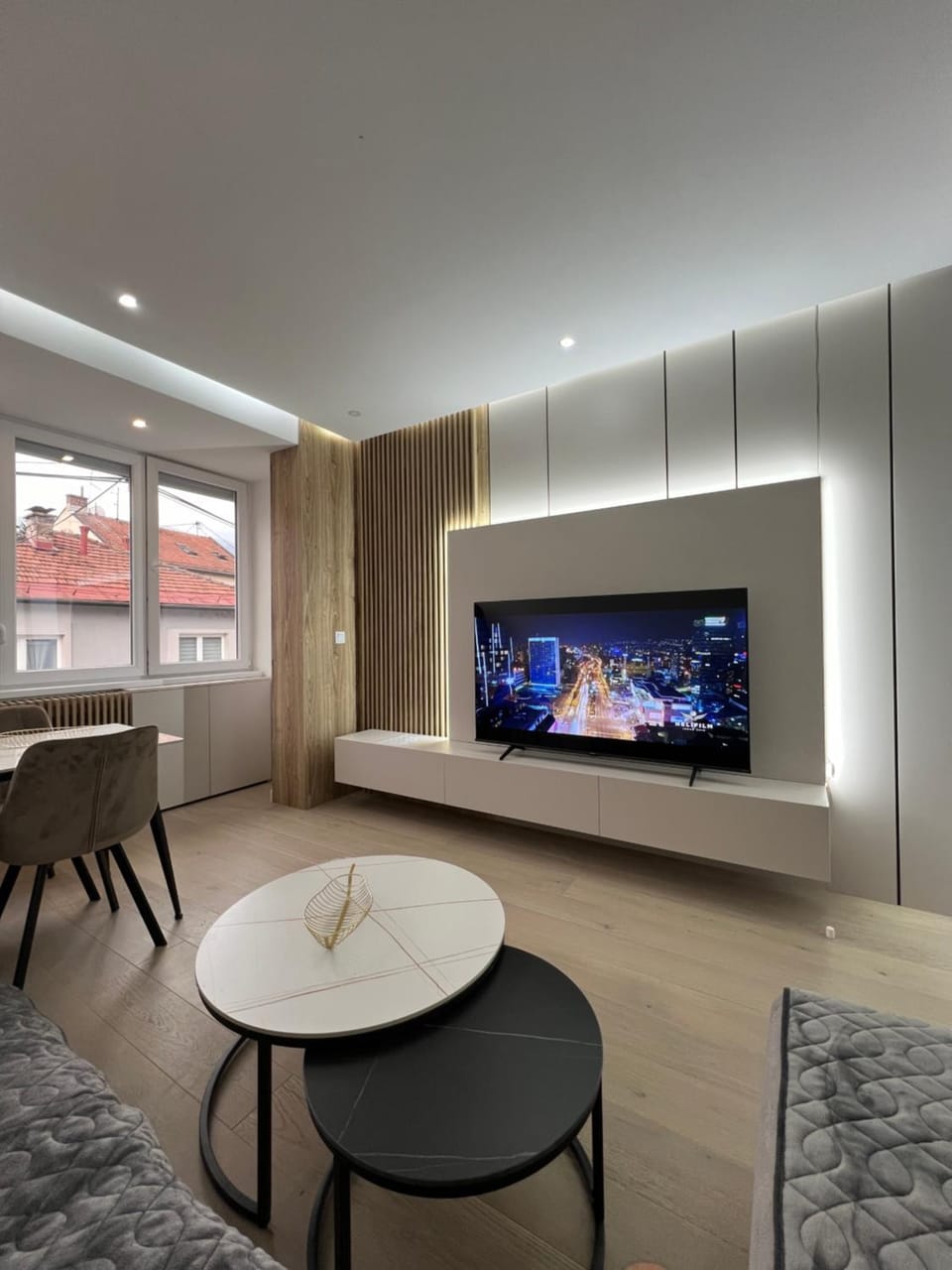 Communal lounge/ TV room, TV and multimedia, Living room, Seating area, Dining area
