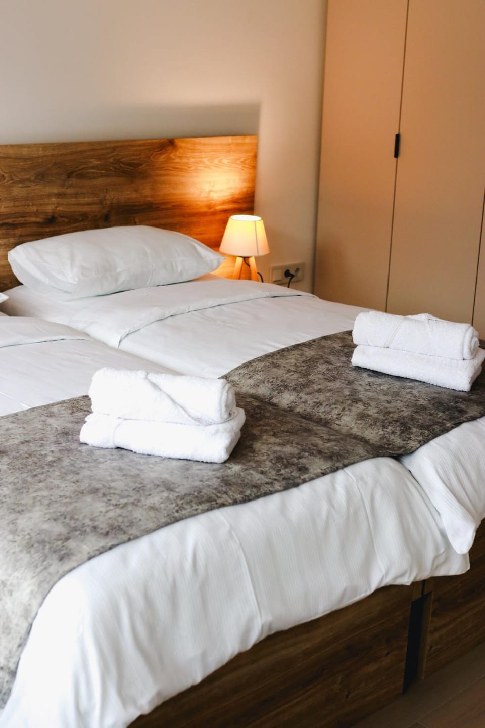 Bed, Photo of the whole room, Bedroom, towels
