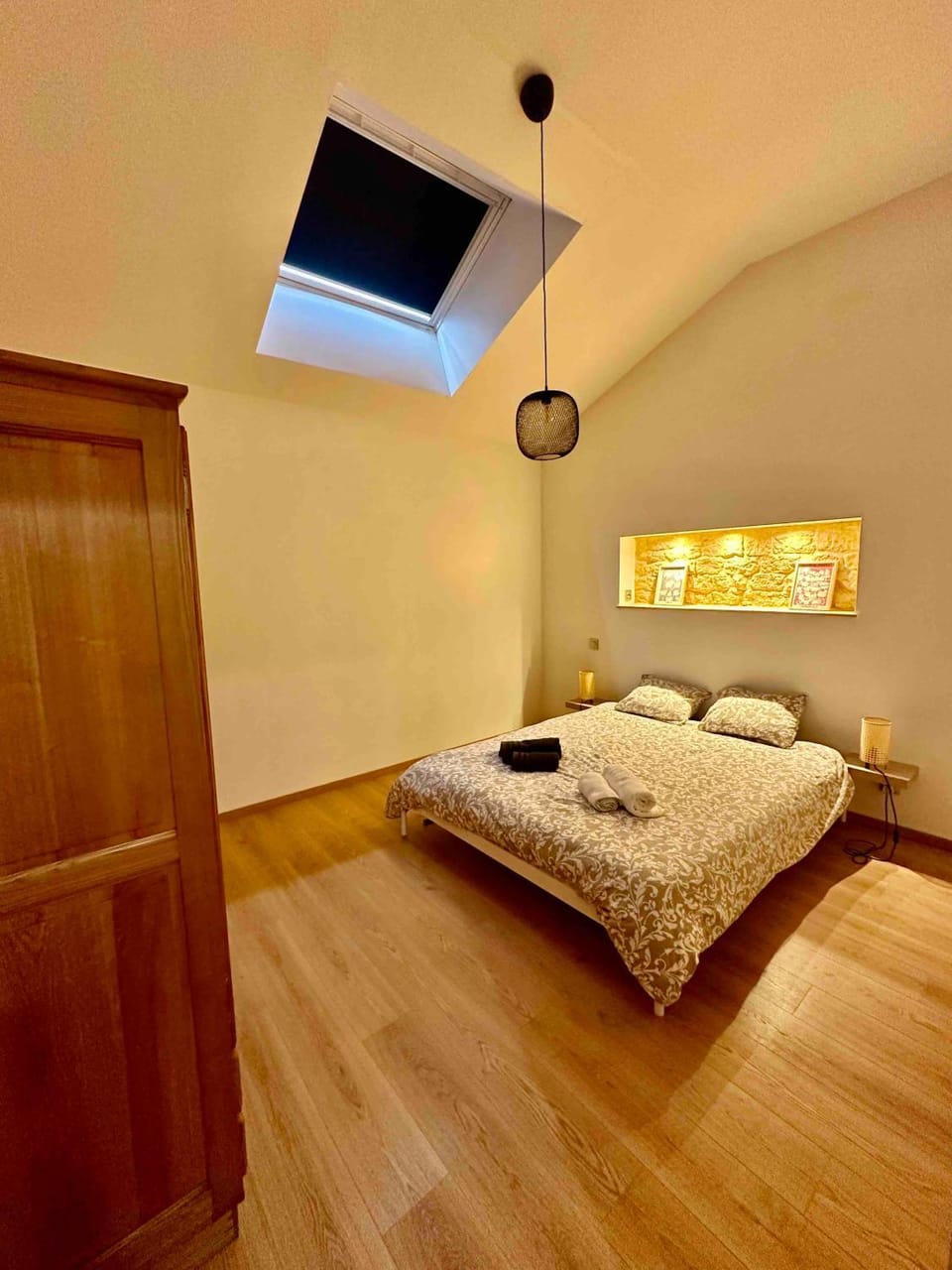 Bed, Photo of the whole room, Bedroom