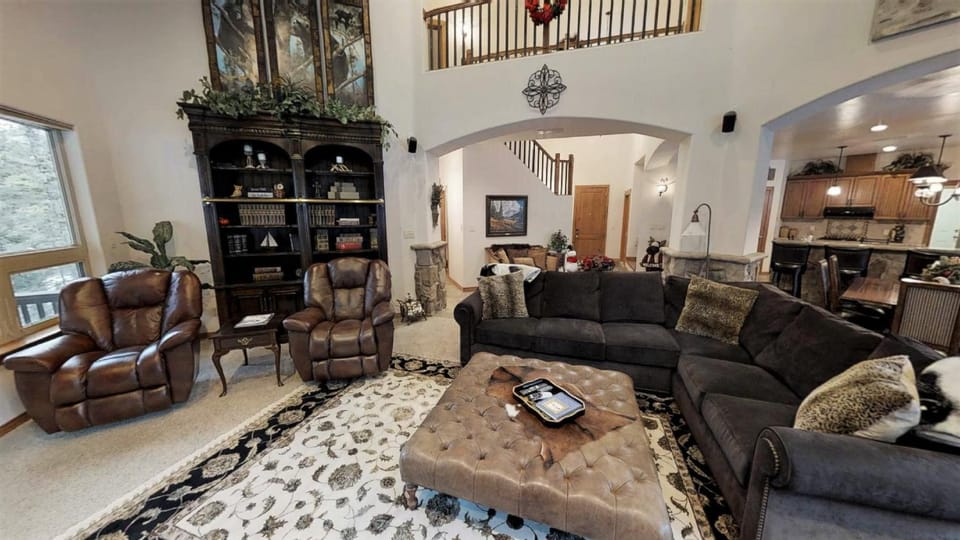 Kitchen or kitchenette, Living room, Seating area, Bedroom, furniture