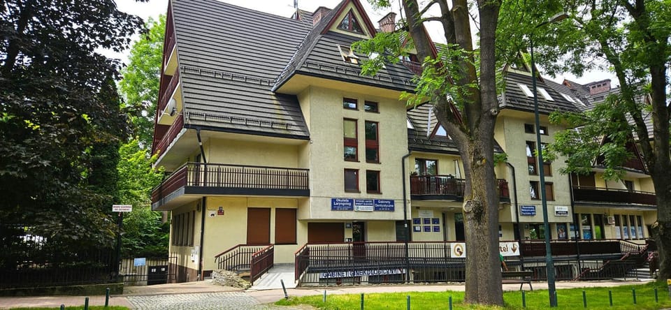 Property building, Neighbourhood, Street view, Location