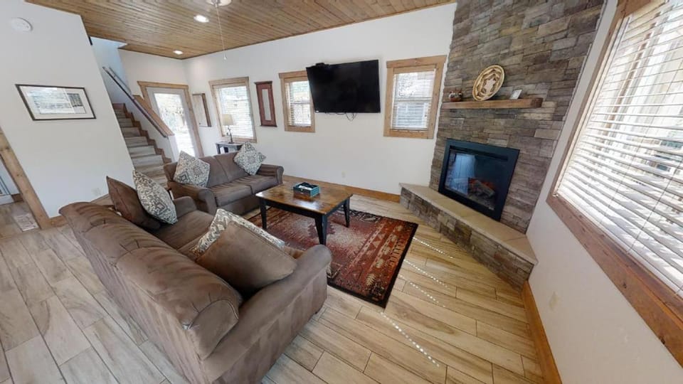 Day, TV and multimedia, Living room, fireplace