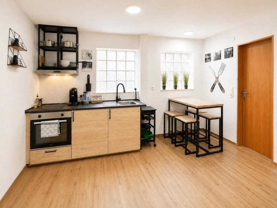 Kitchen or kitchenette, Dining area, stove