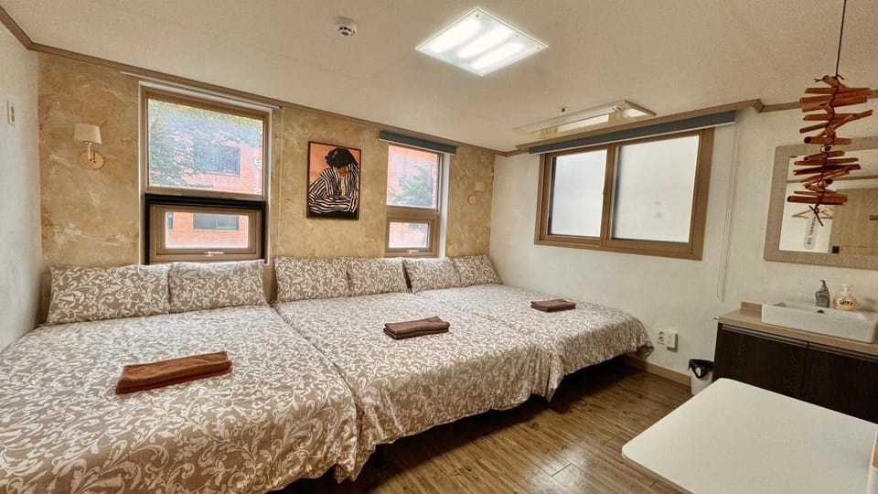 Roi Guesthouse Bed and Breakfast in Seoul
