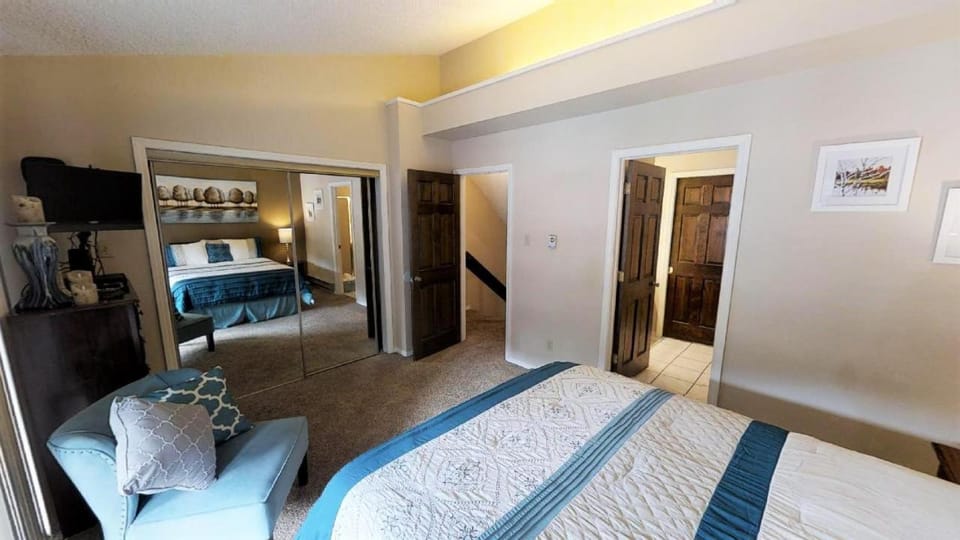 Bed, TV and multimedia, Living room, Seating area, Bedroom, furniture, wardrobe