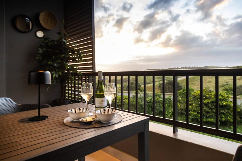 Patio, Natural landscape, View (from property/room), Balcony/Terrace, Dining area, Food, Drinks