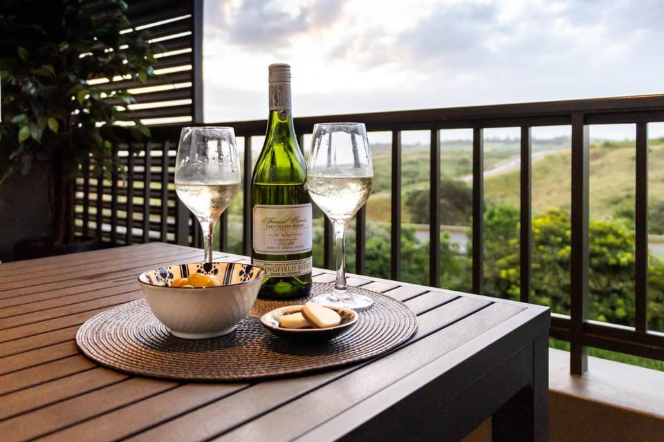 Day, Natural landscape, View (from property/room), Balcony/Terrace, Food and drinks, Dining area, Food, Alcoholic drinks