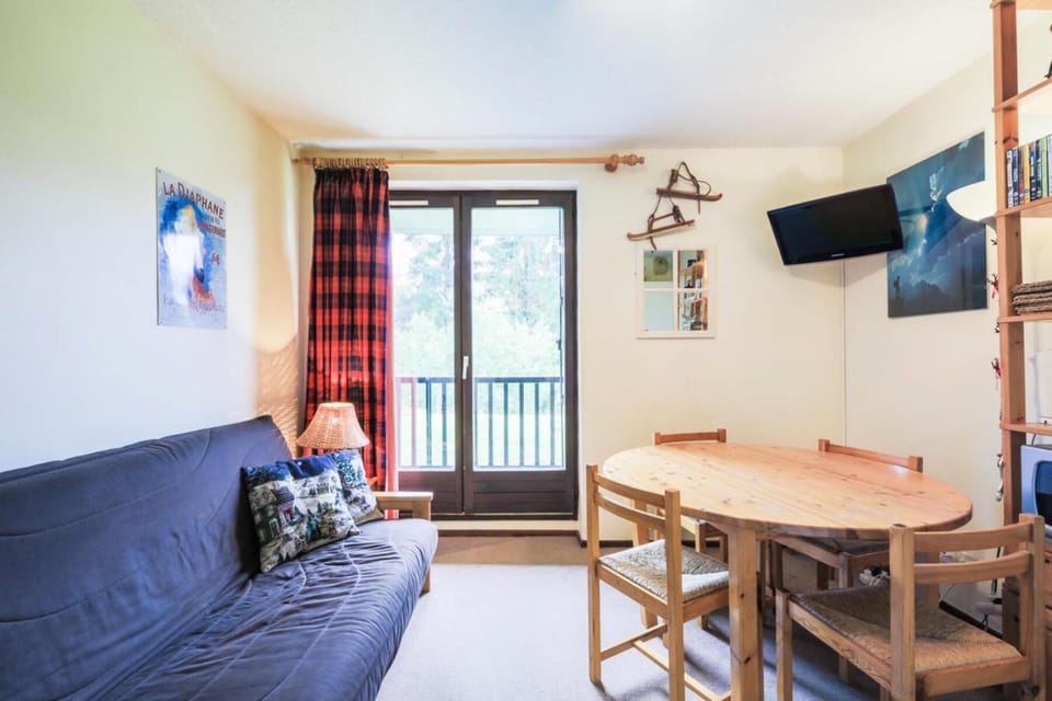 Bed, Living room, Bedroom, fireplace, kitchen