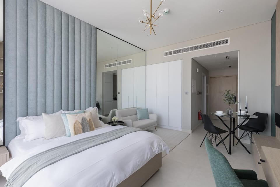 Bed, Photo of the whole room, Seating area