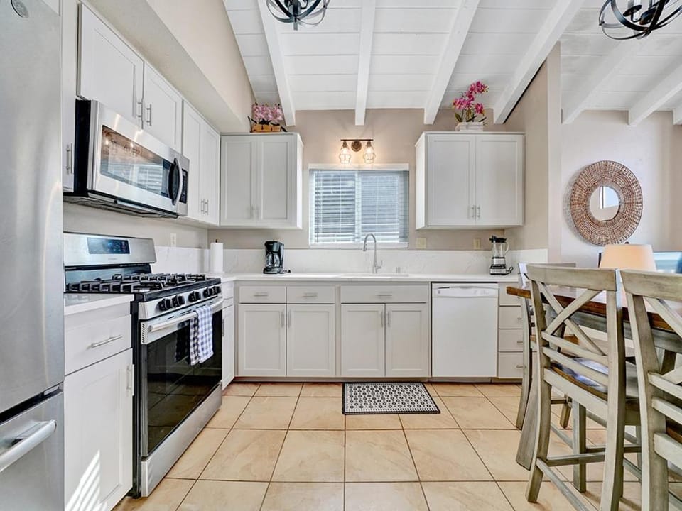 3607 Seashore Dr B House in Balboa Peninsula