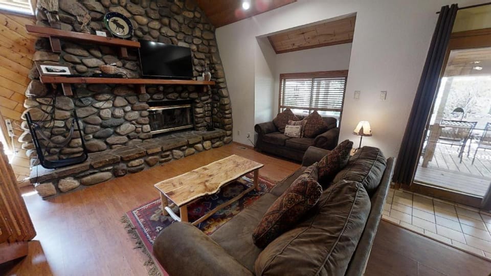 Day, TV and multimedia, Balcony/Terrace, Living room, fireplace, furniture