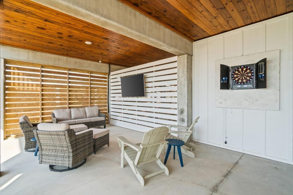 Patio, TV and multimedia