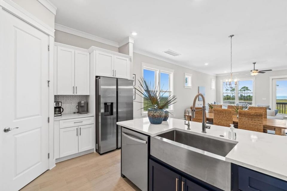 Kitchen or kitchenette, Dining area, dishwasher, oven, stove