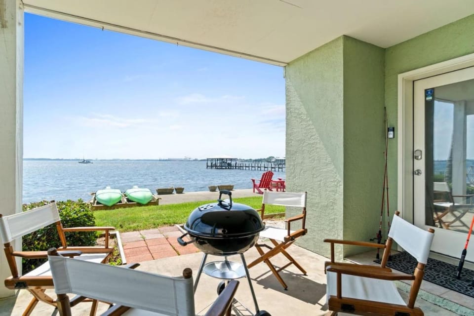 Patio, View (from property/room), Seating area, Sea view