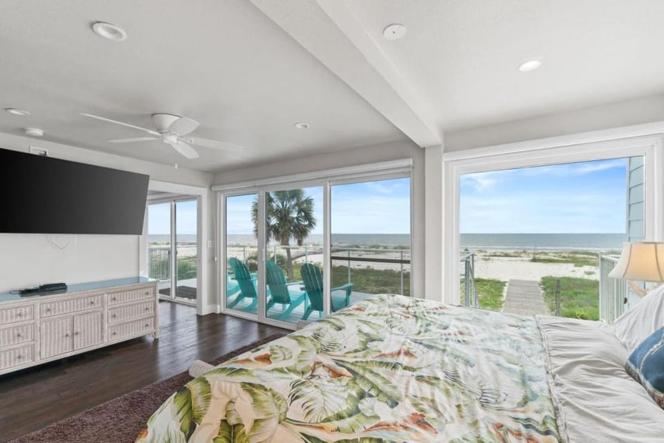 Bed, TV and multimedia, View (from property/room), Balcony/Terrace, Bedroom, Sea view