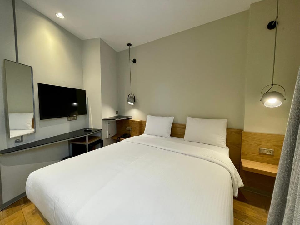 Bed, TV and multimedia, Photo of the whole room