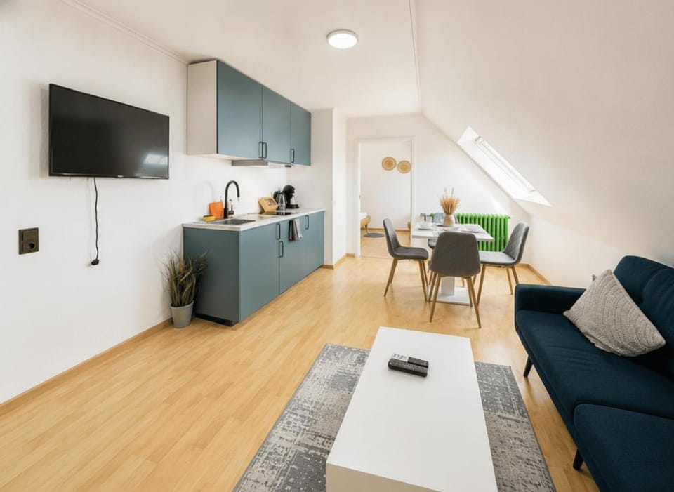 TV and multimedia, Kitchen or kitchenette, Living room, Seating area, Dining area