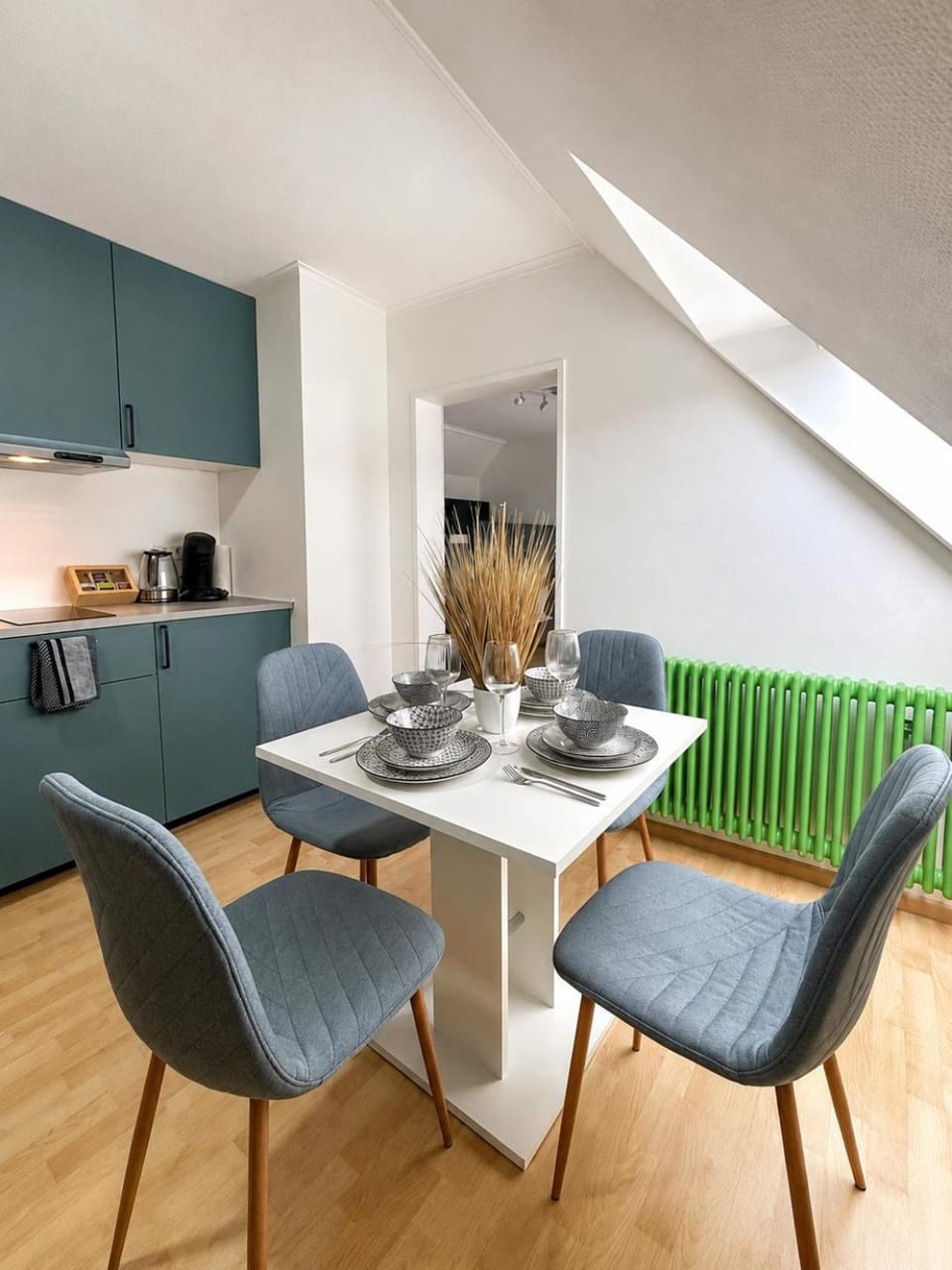 Kitchen or kitchenette, Seating area, Dining area