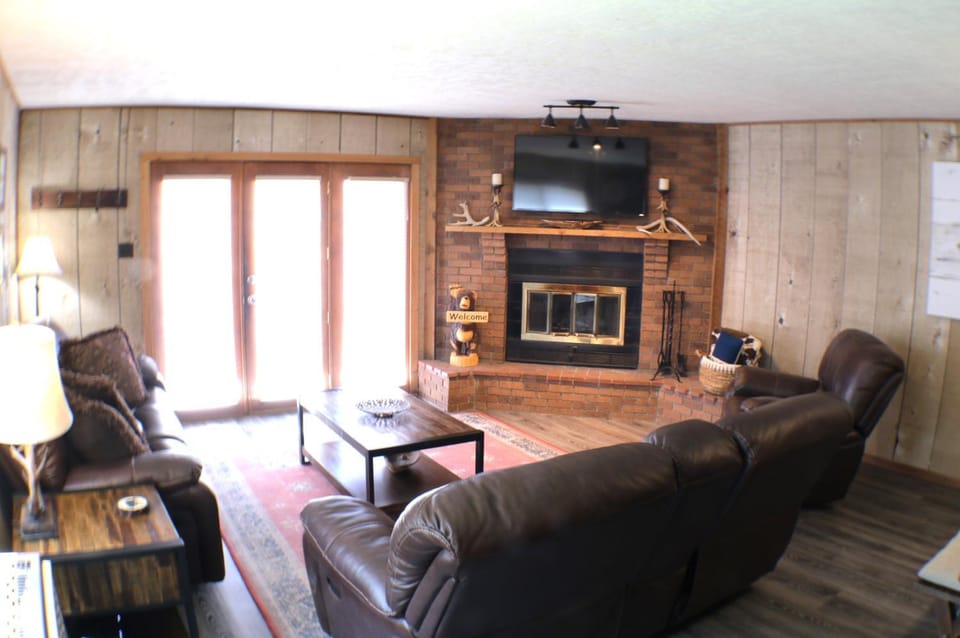 Day, TV and multimedia, Living room, fireplace, furniture