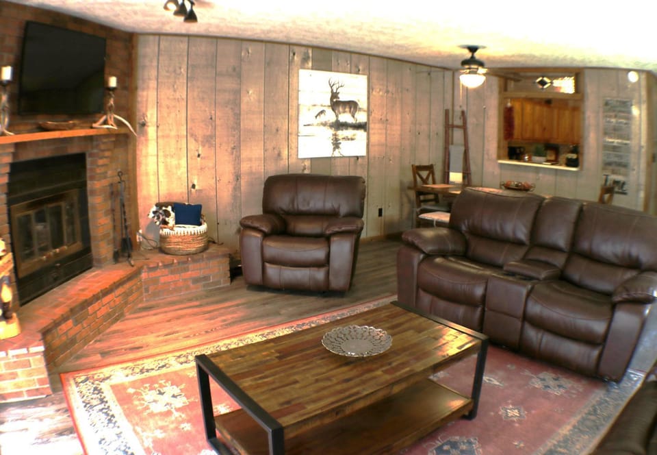 TV and multimedia, Living room, Seating area, fireplace, furniture
