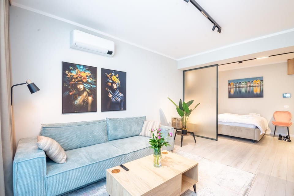 TV and multimedia, Seating area, air conditioner