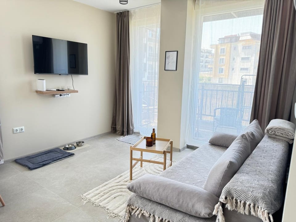 Communal lounge/ TV room, TV and multimedia, Living room, Seating area