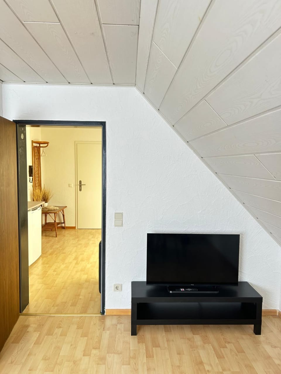 TV and multimedia, Living room, Seating area, Evening entertainment